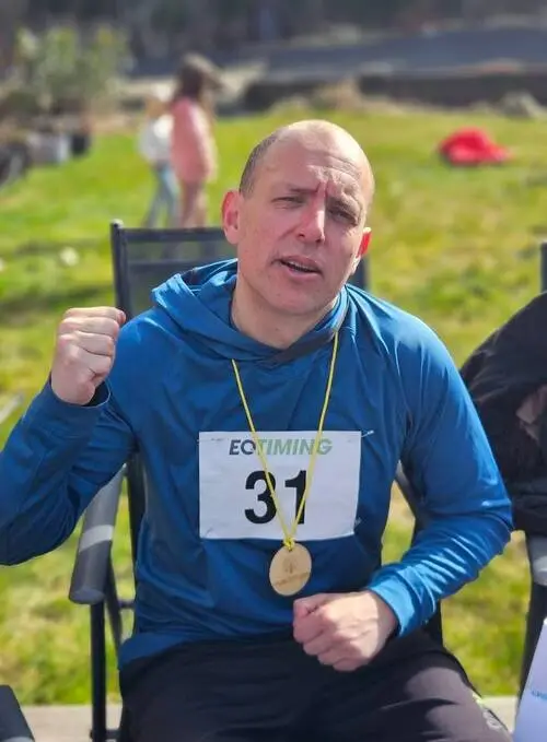 HackaDittLivLoppet 2025 Backyard Ultra - Deltagare nummer 31 pumpar näven efter loppet