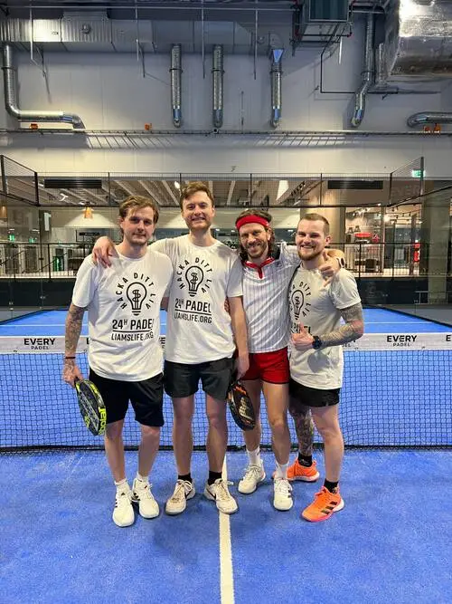 HackaDittLivLoppet 24h Padel 2022 - Teamet vid padelplanen